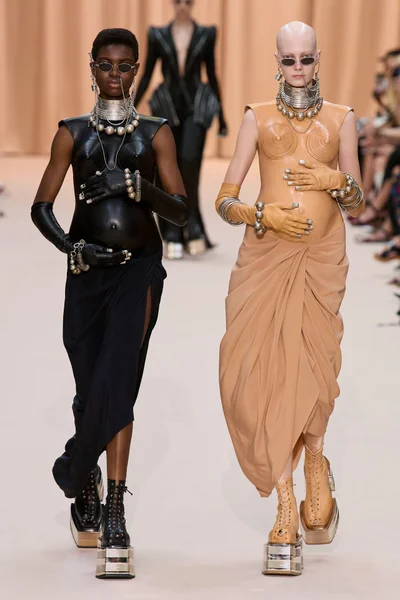 Look 27